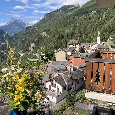 Bel Appartement 2.5 Pieces Avec Balcon, Magnifique Vue Sur Le Glacier Des Grands Finhaut Exterior foto