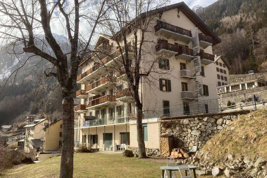 Bel Appartement 2.5 Pieces Avec Balcon, Magnifique Vue Sur Le Glacier Des Grands Finhaut Exterior foto