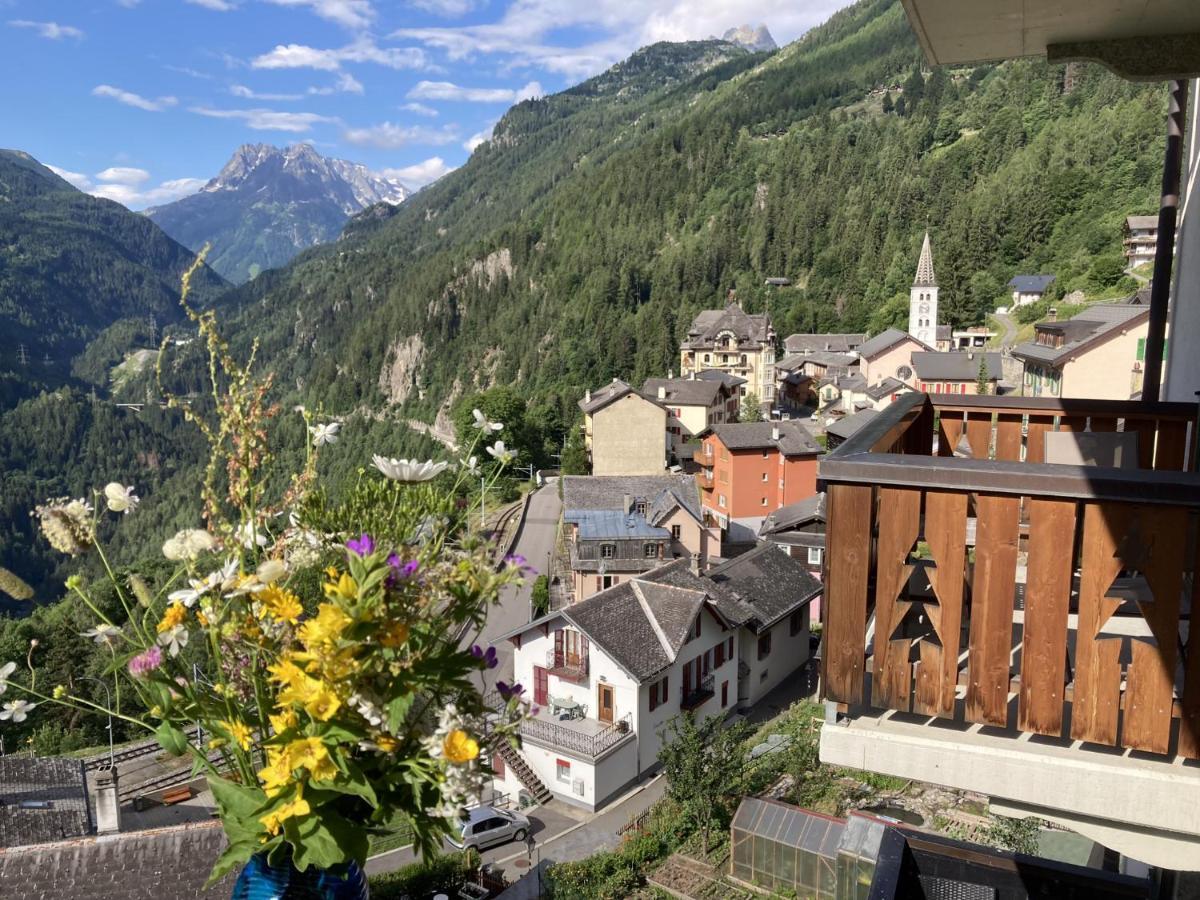 Bel Appartement 2.5 Pieces Avec Balcon, Magnifique Vue Sur Le Glacier Des Grands Finhaut Exterior foto